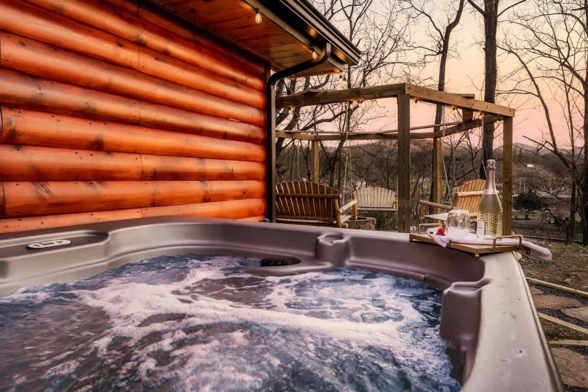 Fun Heated Pool Cabin - Walk To Parkway Pigeon Forge Eksteriør bilde